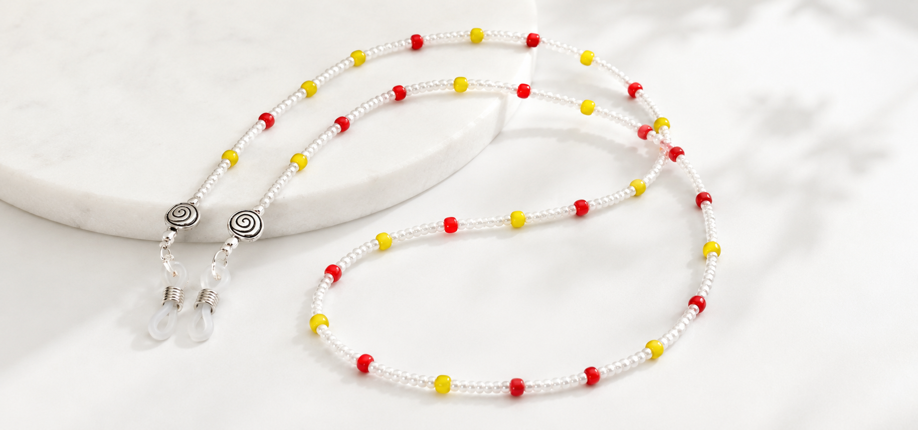 Brillenkette aus Rocailles & Metallperlen – Weiß-Bunt