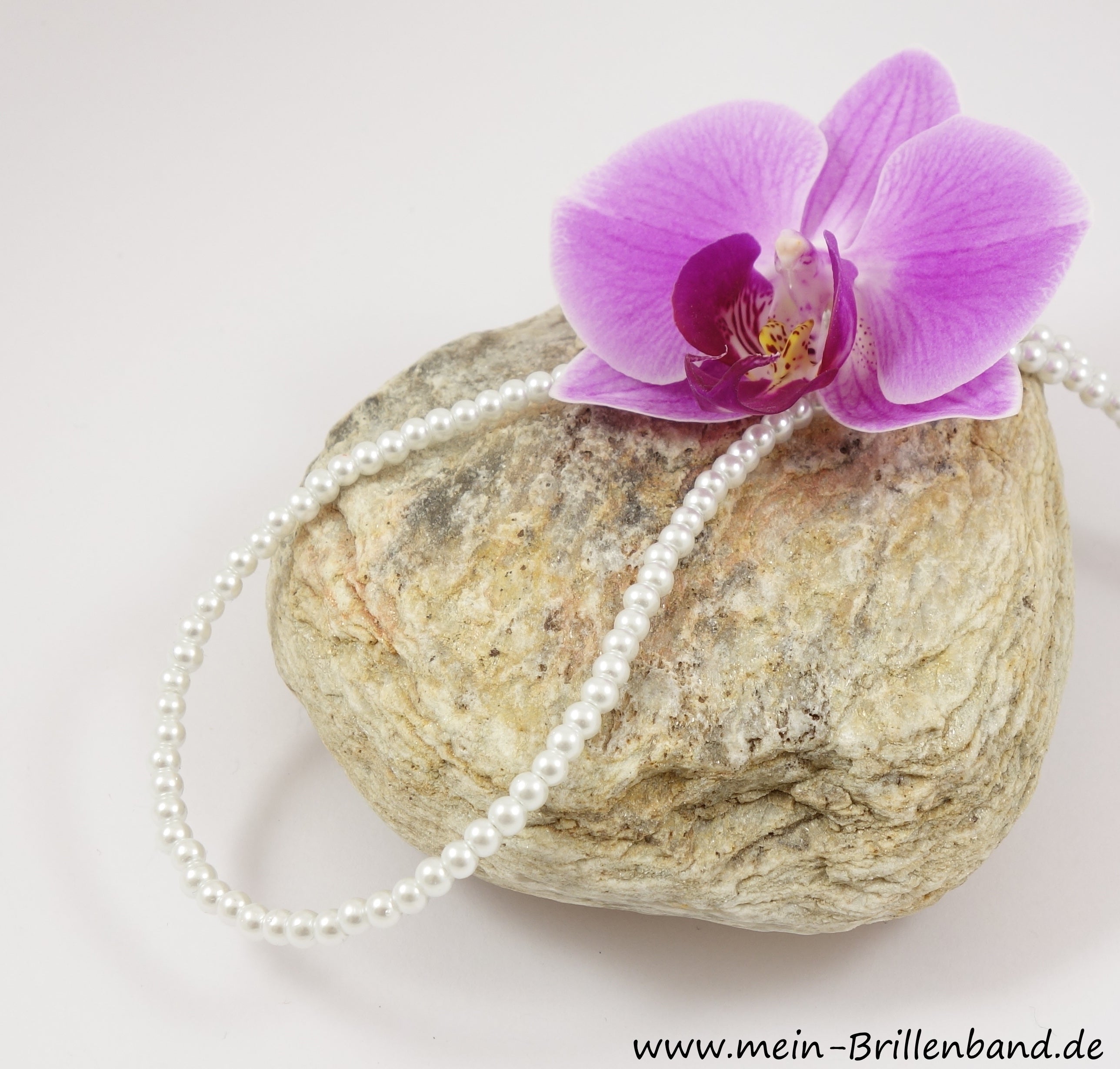 Brillenkette aus Glaswachsperlen – Perlmuttweiß
